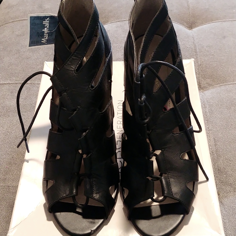 Gladiator Leather NWT with 📦